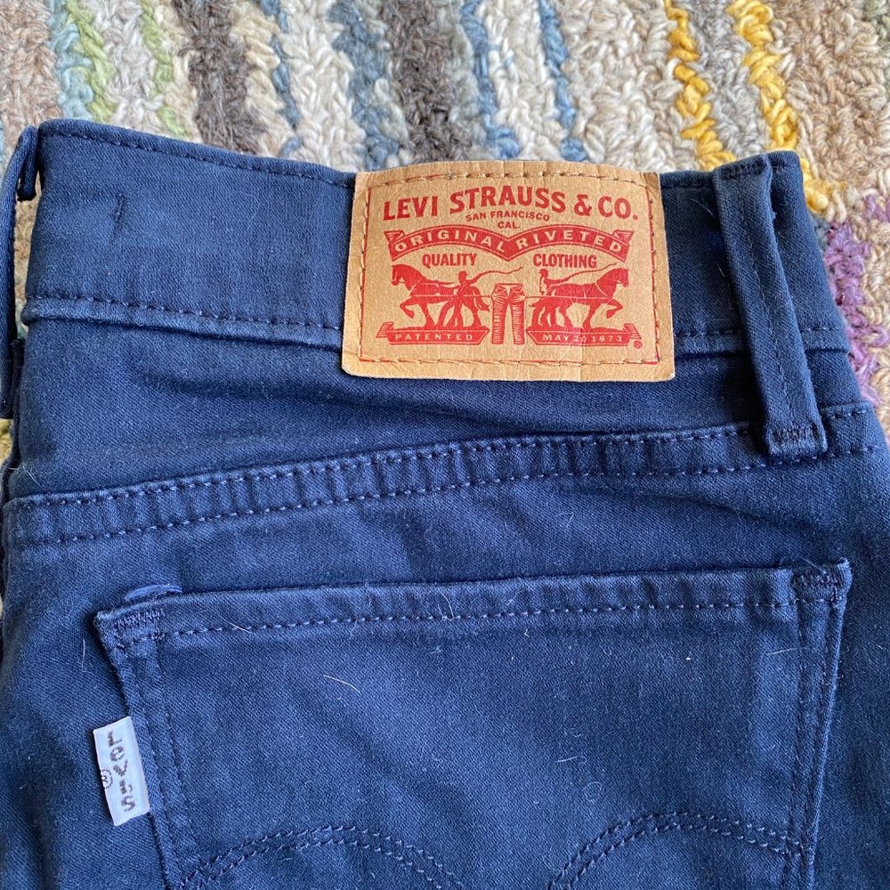 Mid-rise Levi's 710 super skinny jeans